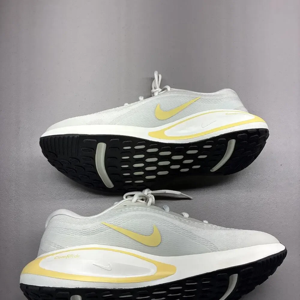 Nike Journey Run Women's Running Shoes Size 10 Women’s Great Condition17.
